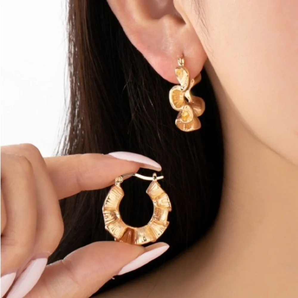 Gold Textural Petal Flower (5017)